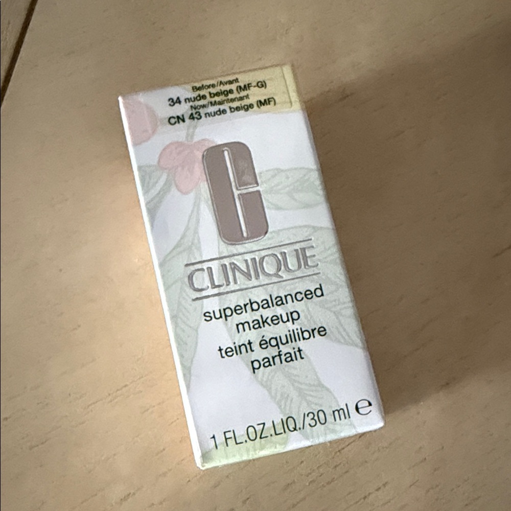Clinique Superbalanced Makeup in Nude Beige (MF) CN 43. NWT in box.